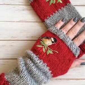 NWT Fingerless Knit Gloves